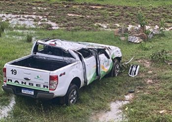 Veículo da Prefeitura de Coronel João Sá capota na BR-235 e resulta em cinco ocupantes feridos