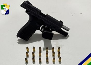 PAI E FILHO SÃO PRESOS PELA POLÍCIA MILITAR SUSPEITOS DE AMEAÇAR FUNCIONÁRIO DE ESTABELECIMENTO COM UMA ARMA DE FOGO