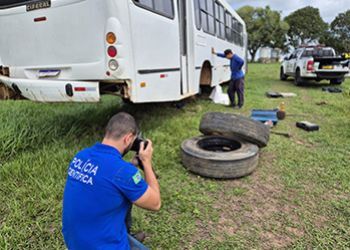 POLÍCIA CIENTÍFICA INICIA NOVA FASE DE PERÍCIAS NO ÔNIBUS ENVOLVIDO EM SINISTRO DE TRÂNSITO QUE RESULTOU EM DUAS MORTES